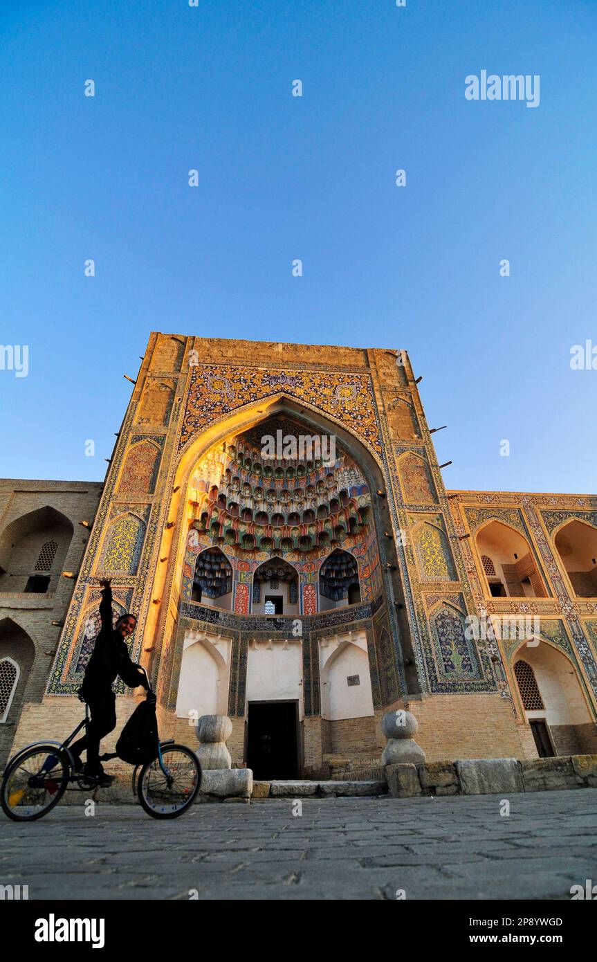 Abdulaziz Khan Madrassah dans la vieille ville de Boukhara, Ouzbékistan. Banque D'Images