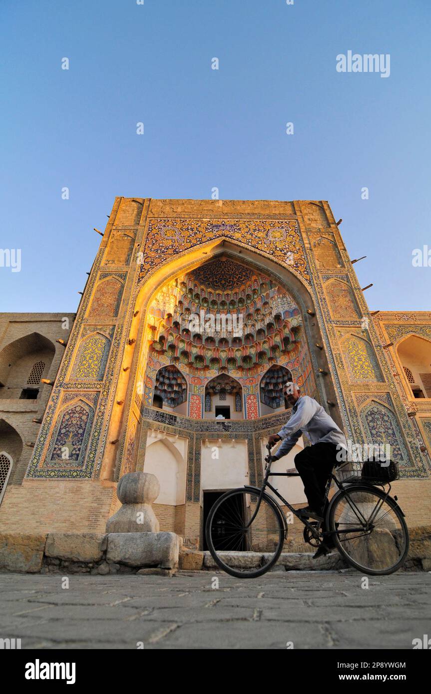 Abdulaziz Khan Madrassah dans la vieille ville de Boukhara, Ouzbékistan. Banque D'Images