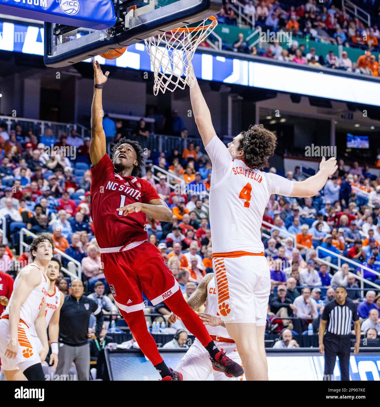Greensboro, Caroline du Nord, États-Unis. 10th mars 2023. Au cours de la quart-finale du tournoi Men's ACC au Greensboro Coliseum à Greensboro, en Caroline du Nord. (Scott Kinser/Cal Sport Media). Crédit : csm/Alay Live News Banque D'Images
