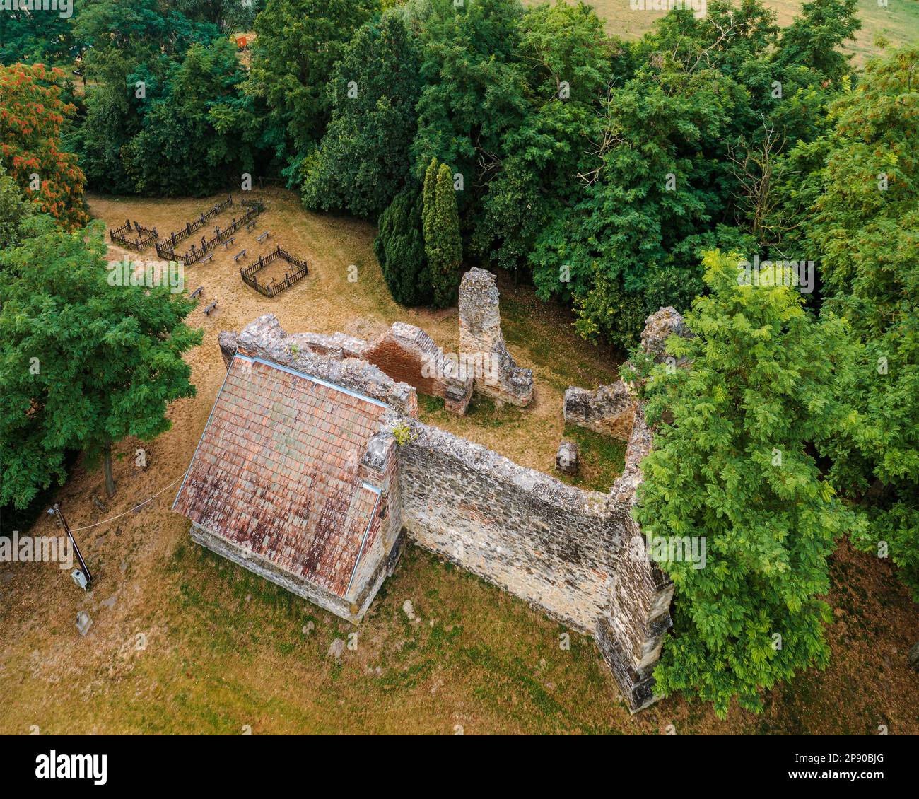 Riun de temple sans nom de l'âge d'Arpad. Il y a près de Radliget village. Cette attraction pas trop célèbre bien qu'un monument historique de l'âge moyen. Banque D'Images