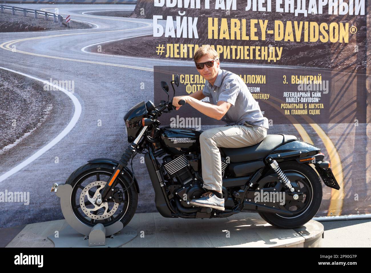 Harley davidson biker guy Banque de photographies et d'images à haute  résolution - Alamy