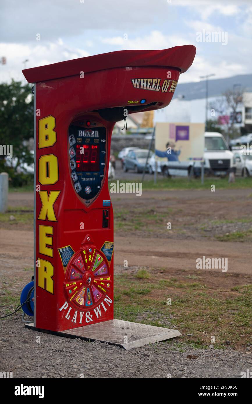 Boxing machine Banque de photographies et d'images à haute résolution -  Alamy