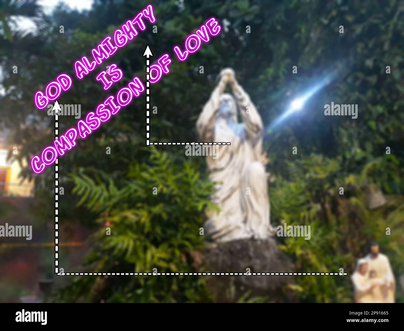 Arrière-plan flou Seigneur Jésus Christ priant statue avec Dieu tout-puissant est compassion de mot d'amour Banque D'Images