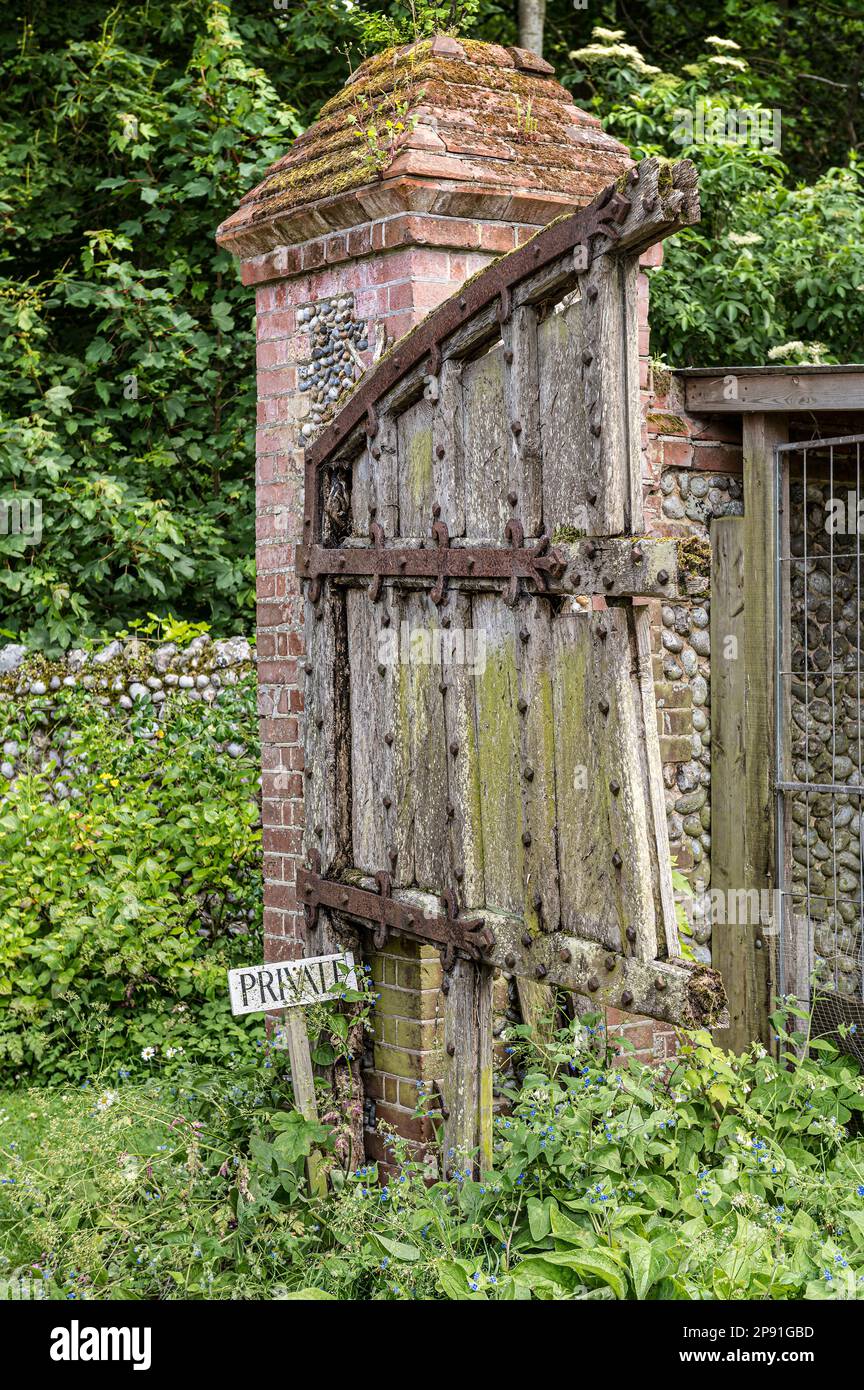 Vestiges d'une porte d'entrée originale au manoir Jacobean du 17th siècle de Wiveton Hall, Norfolk, Royaume-Uni Banque D'Images