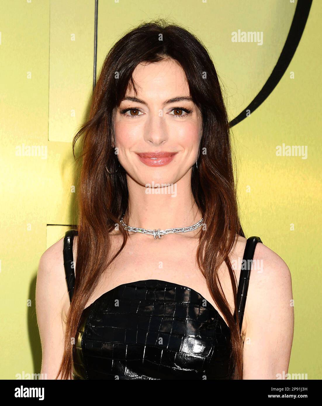 West Hollywood, Californie, États-Unis. 09th mars 2023. Anne Hathaway participe au salon Versace FW23 au Pacific Design Center de 09 mars 2023, à Hollywood Ouest, en Californie. Crédit : Jeffrey Mayer/JTM photos/Media Punch/Alay Live News Banque D'Images