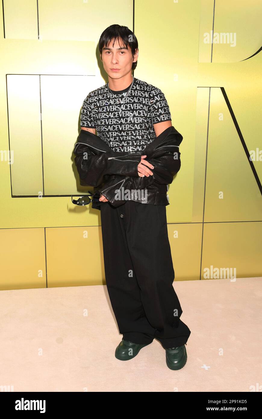 WEST HOLLYWOOD, CALIFORNIE - 09 MARS : Evan Mock assiste au spectacle Versace FW23 au Pacific Design Center sur 09 mars 2023 à West Hollywood, Californie Banque D'Images