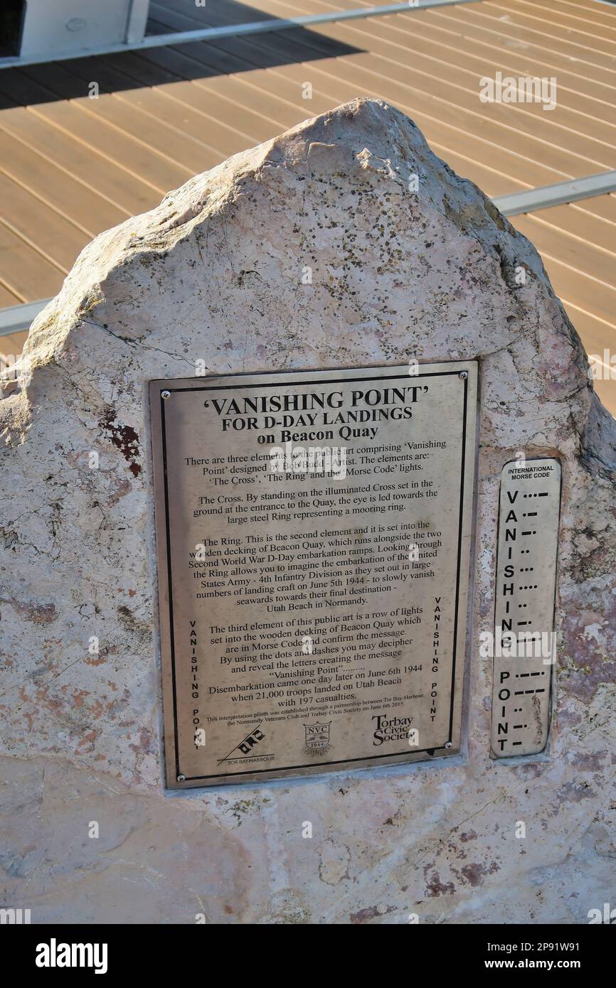 Plinthe de Vanishing point sur Beacon Quay, Torquay. (Voir remarque)/ Banque D'Images