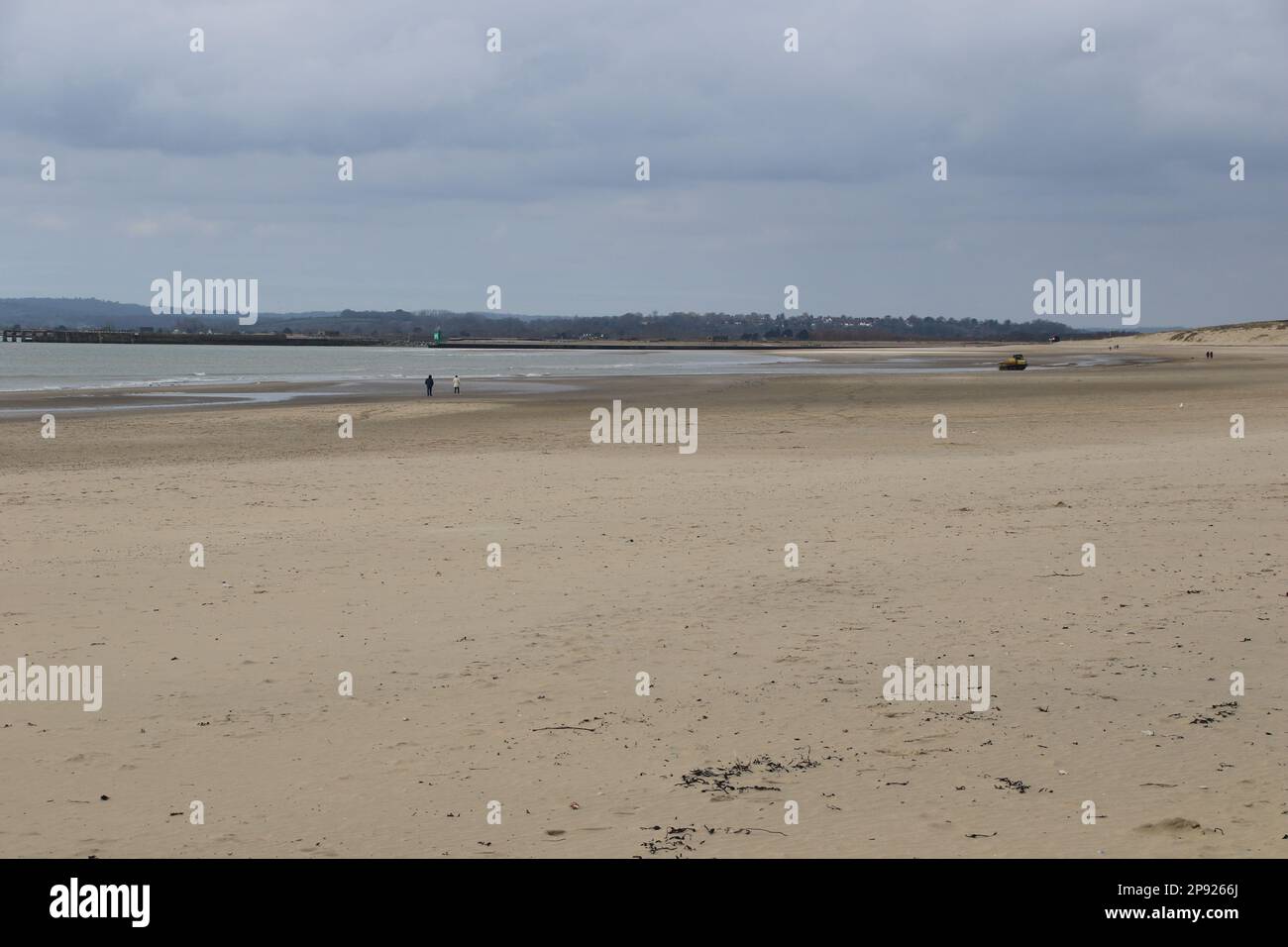 Vue sur la plage de Camber Sands à East Sussex, Royaume-Uni Banque D'Images