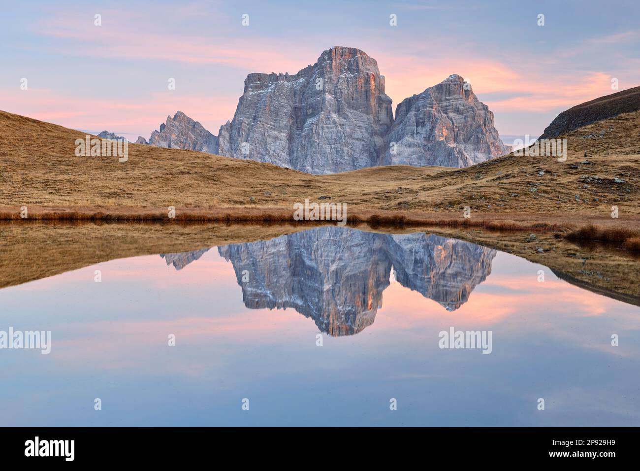 Larghetto di Baste, automne dans les Dolomites, Monte Pelmo, Belluno, Italie Banque D'Images