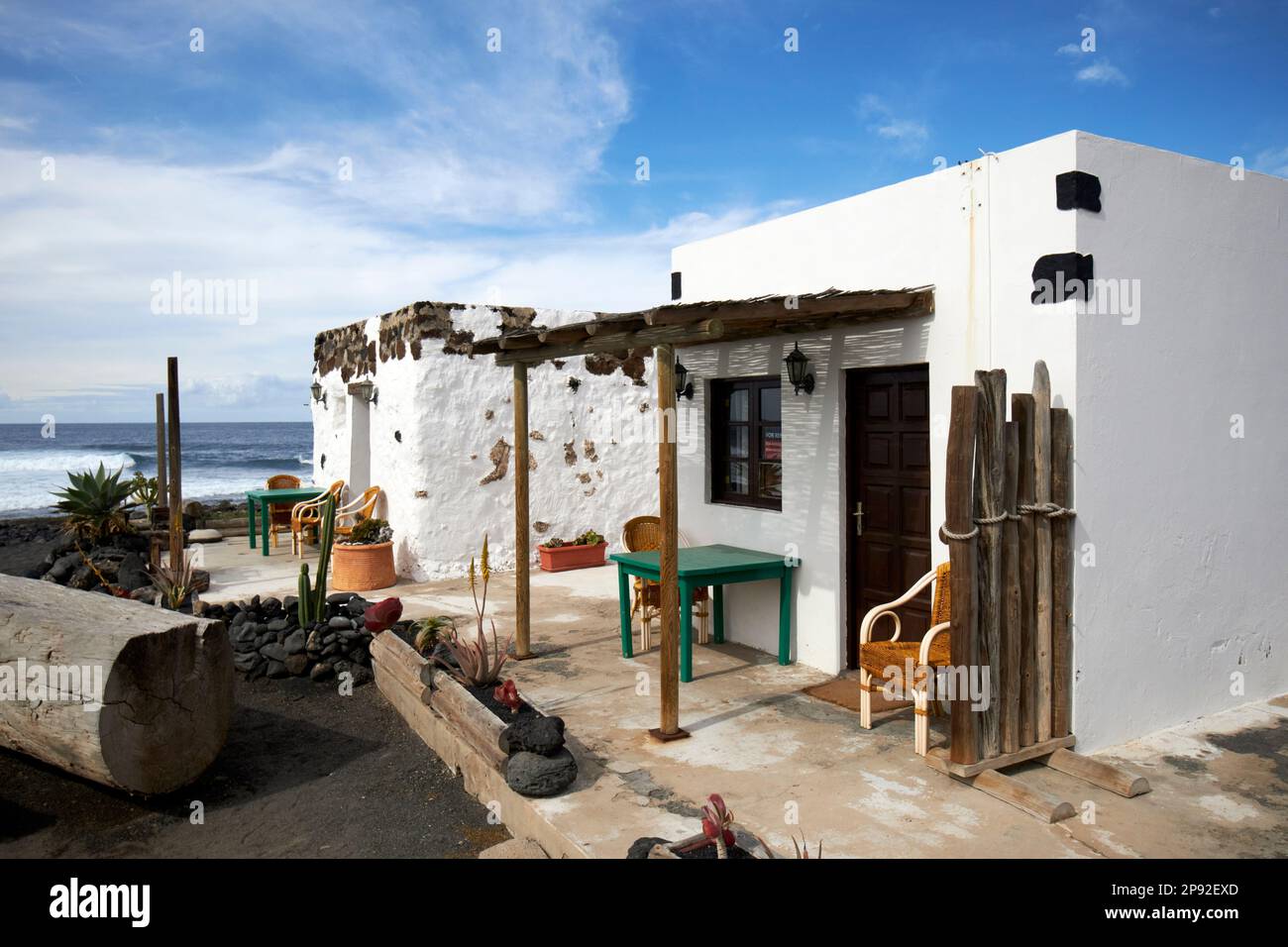 Petits chalets de pêcheurs sur la côte permet maintenant de vacances el golfo Lanzarote, îles Canaries, Espagne Banque D'Images