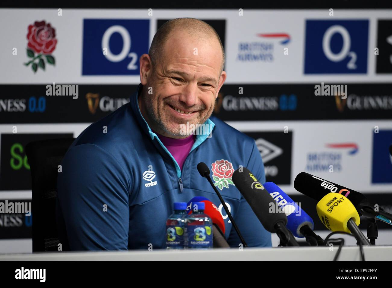 Stade de Twickenham, Angleterre, Royaume-Uni. 10th mars 2023. Richard Cockerill, entraîneur d'Angleterre, répond aux questions de la presse après la session d'entraînement de rugby d'Angleterre, alors qu'ils se préparent à affronter la France dans le match Guinness des six Nations au stade de Twickenham sur 11 mars: Credit: Ashley Western/Alay Live News Banque D'Images