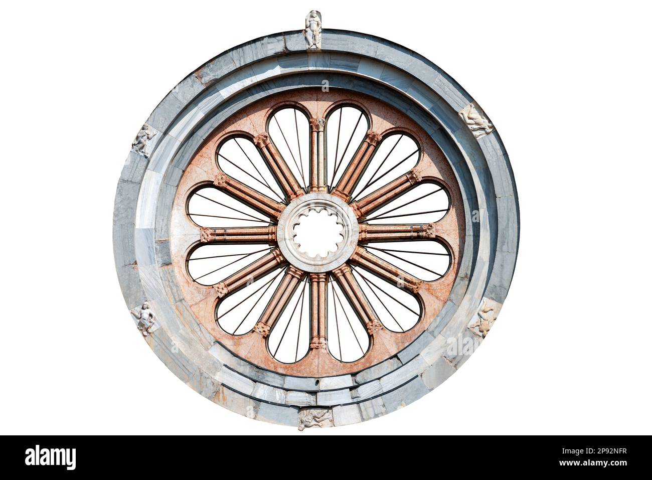 Ancienne fenêtre de rose en marbre isolée sur fond blanc (également connue sous le nom de roue de Fortune). Basilique de San Zeno (XIe siècle). Banque D'Images