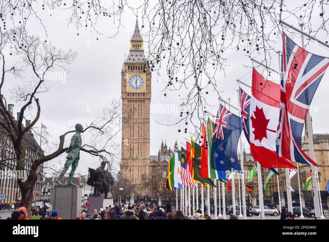 Londres, Angleterre, Royaume-Uni. 10th mars 2023. Des drapeaux des pays du Commonwealth ont été installés sur la place du Parlement avant le jour du Commonwealth, qui aura lieu à 13 mars. (Credit image: © Vuk Valcic/ZUMA Press Wire) USAGE ÉDITORIAL SEULEMENT! Non destiné À un usage commercial ! Banque D'Images