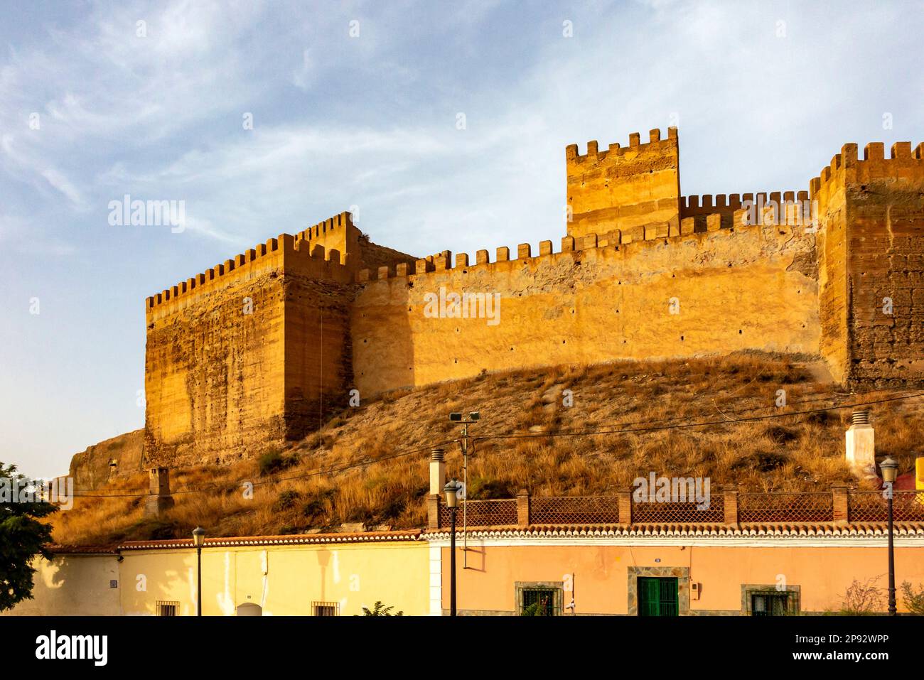 L'Alcazaba maure ou forteresse dans le centre de Guadix une ville dans la province de Grenade en Andalousie dans le sud de l'Espagne. Banque D'Images