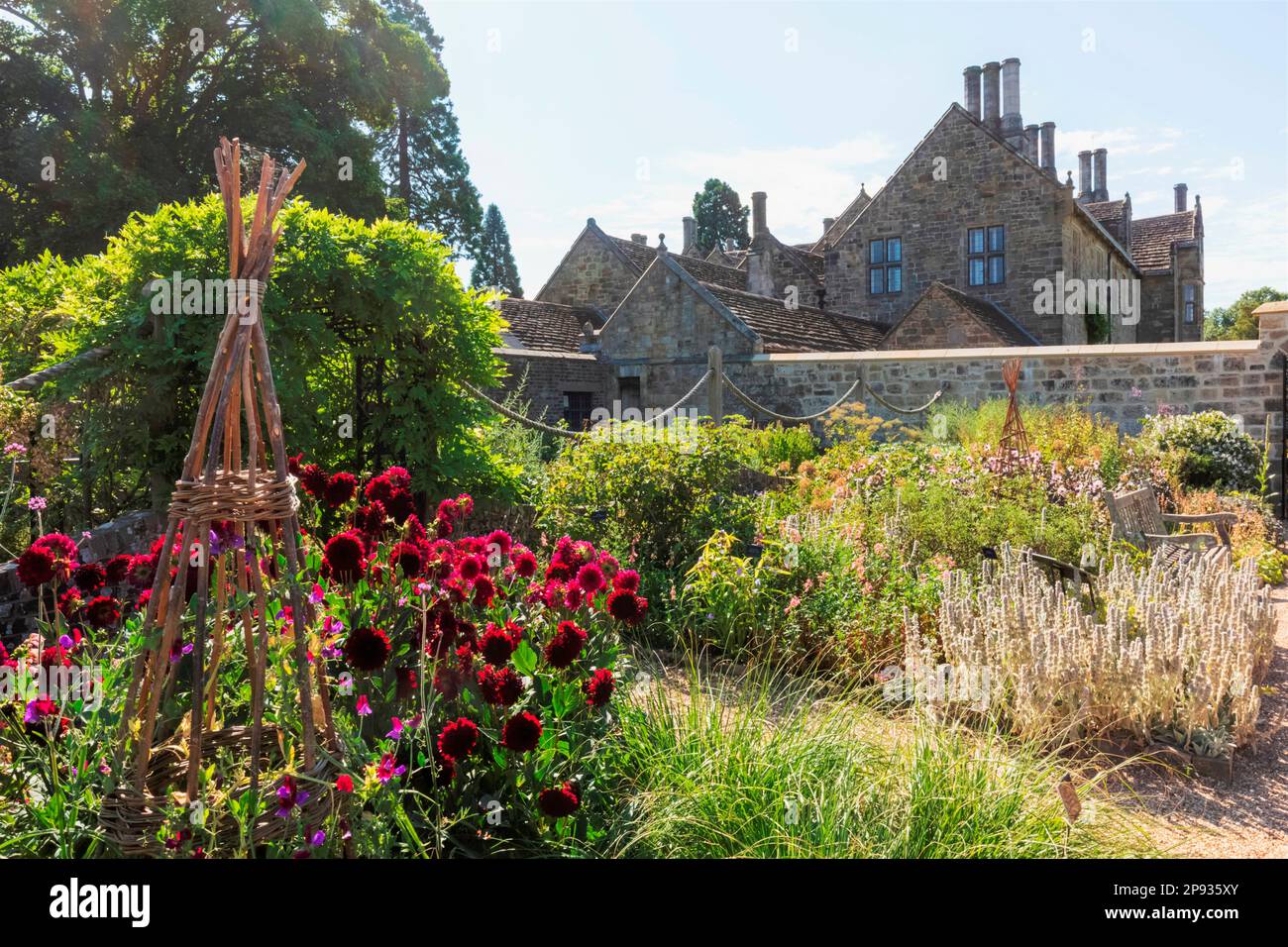Angleterre, West Sussex, Wakehurst, Wakehurst place House and Gardens Banque D'Images