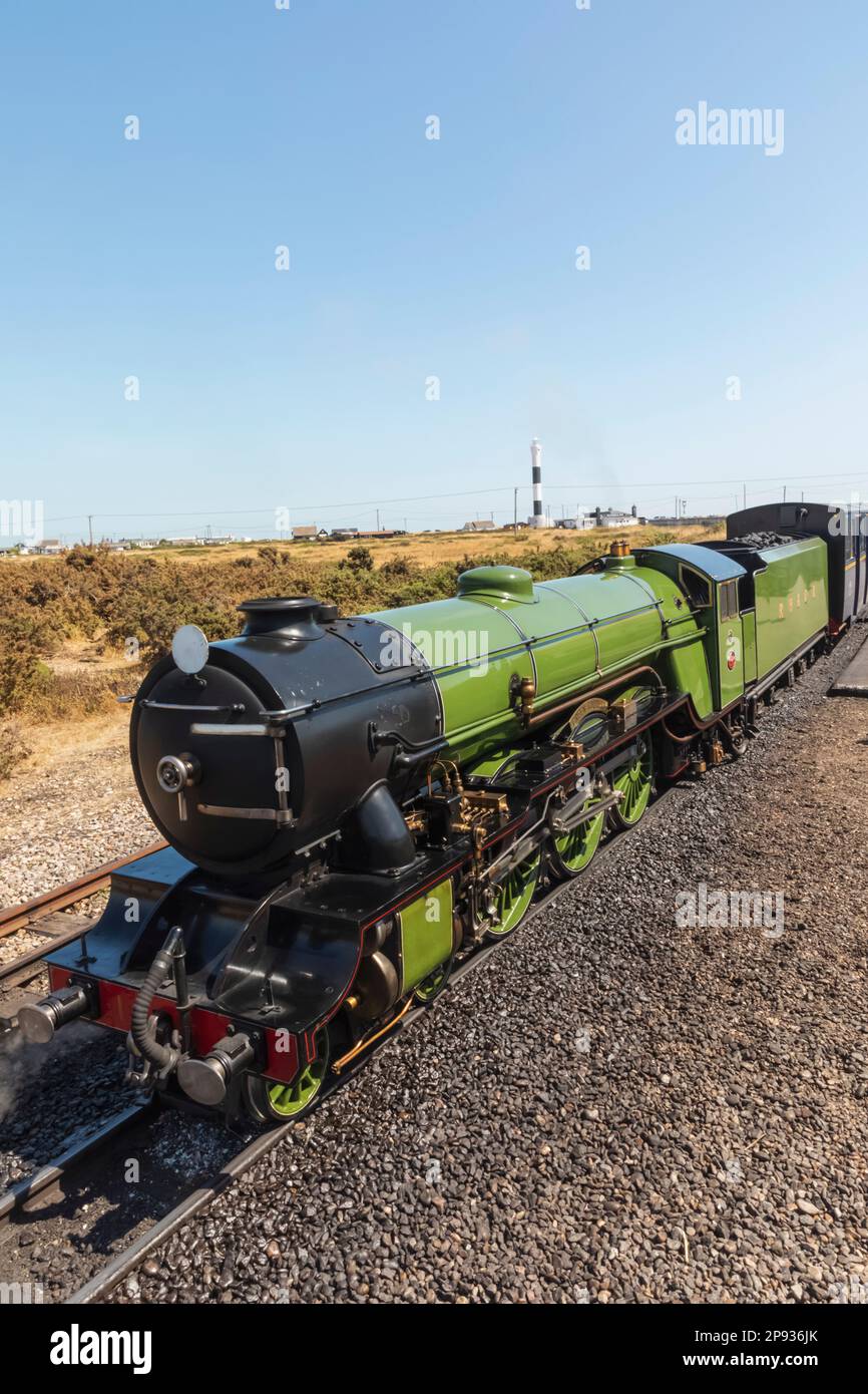 Angleterre, Kent, Dungeness, Romney Hythe et Dymchurch Railway, train à vapeur à la gare de Dungeness Banque D'Images