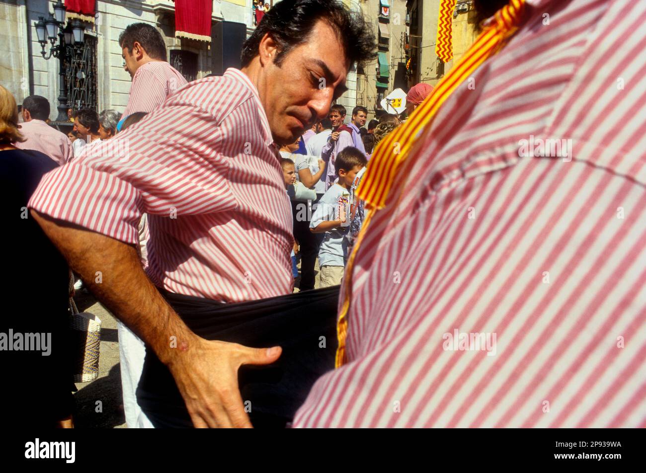 Xiquets de Tarragone se préparant à construire des tours humaines.'Castellers' est une tradition catalane. Plaça de la font.Tarragone, Catalogne, Espagne Banque D'Images