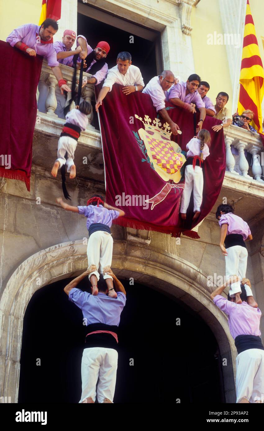 Jove Xiquets de Tarragona.'Castellers' bâtiment de la tour humaine, une tradition catalane.Diada de Santa Tecla. Plaça de la font.Tarragone, Castellers,Espagne Banque D'Images