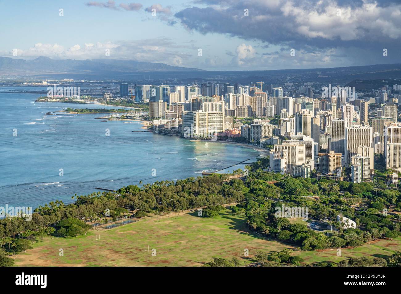 Vue sur Honolulu depuis Diamond Head, Honolulu, Oahu, Hawaii, États-Unis, Polynésie, Océanie Banque D'Images