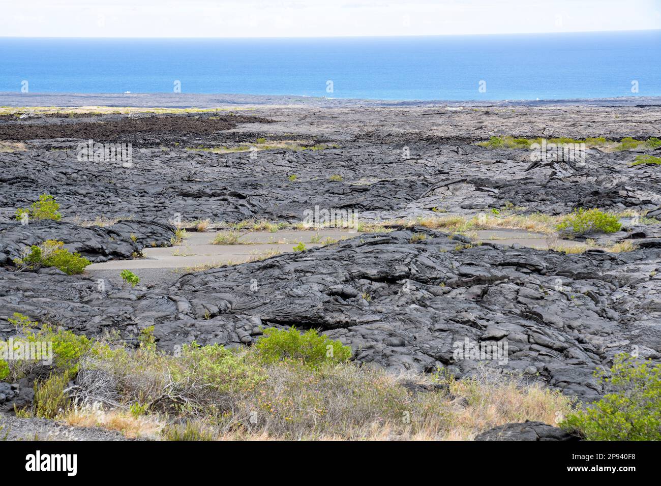 Route enfouie par un écoulement de lave, parc national des volcans de Hawai'i, Big Island, Hawaï, États-Unis, Polynésie, Océanie Banque D'Images