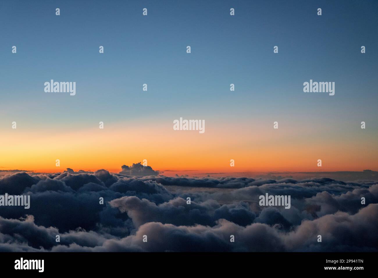 Heure bleue juste après le coucher du soleil au sommet de Haleakala, parc national de Haleakala, Maui, Hawaii, États-Unis, Polynésie, Océanie Banque D'Images