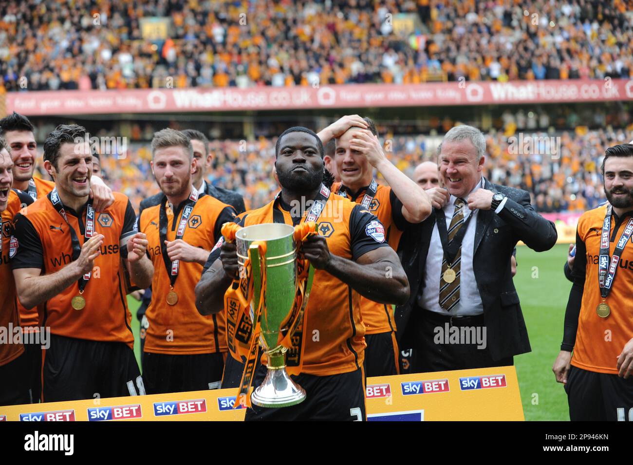 Loups George Elokobi. Sky Bet League One champions Wolverhampton Wanderers contre Carlisle United 04/05/2014 Banque D'Images