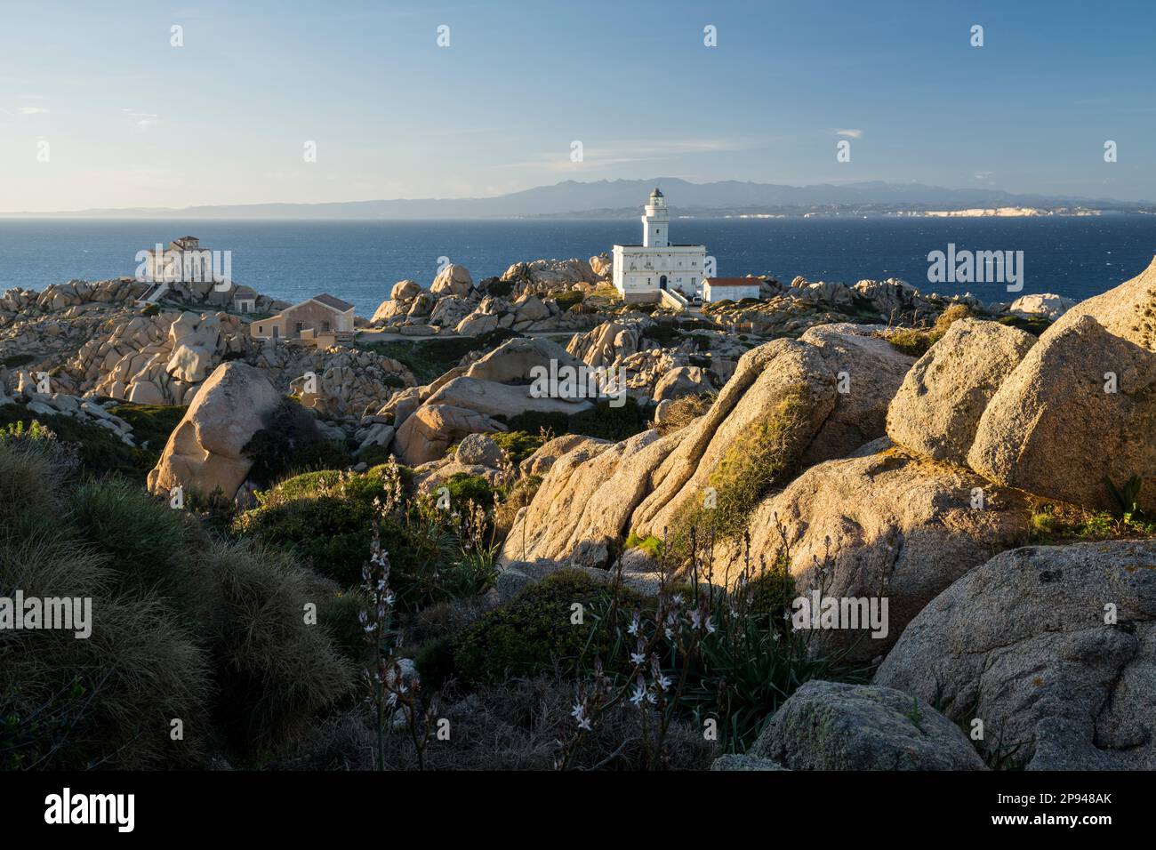 Rochers de granit à Faro Capo Testa, Gallura, Sardaigne, Italie Banque D'Images