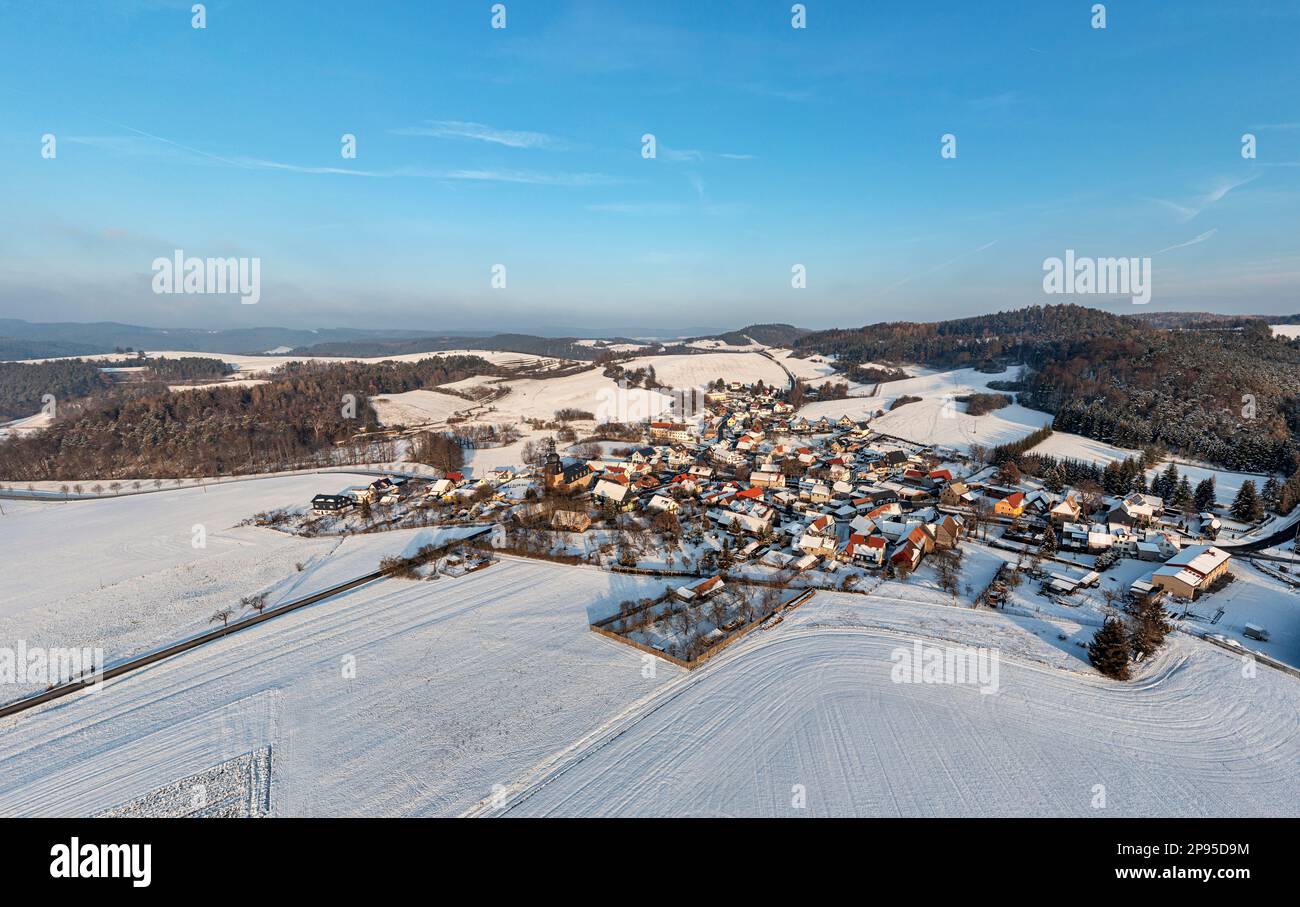 Allemagne, Thuringe, Allendorf (arrière-plan), village, champs enneigés, forêts, paysage, vue d'ensemble, photo aérienne Banque D'Images