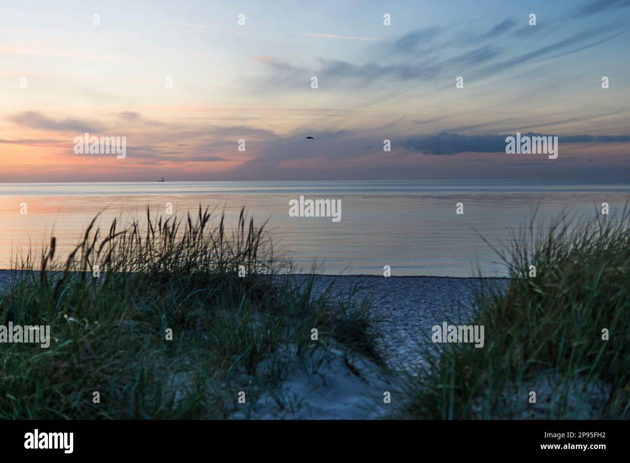 Heidkate, plage, vue sur la mer Baltique, coucher de soleil Banque D'Images