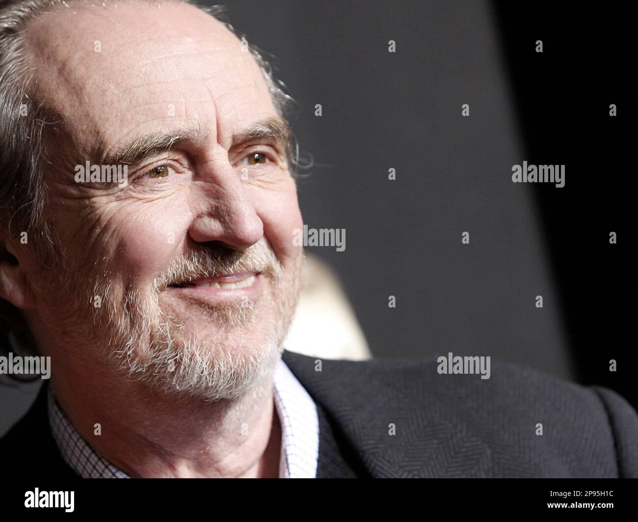 Director Wes Craven poses on the press line at the premiere of the feature film "Friday The 13th" in Los Angeles on Monday, Feb. 9, 2009. (AP Photo/Dan Steinberg) Banque D'Images