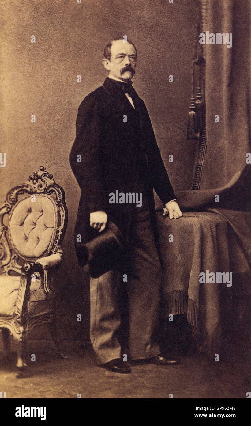 1860 c, ALLEMAGNE : le prince allemand OTTO Von BISMARCK Schonhausen ( 1815 - 1898 ). - STATISTA - Cancelliere di ferro STATESMAN - cravate - cravatta - chapeau de tête - cappello a cilindro - portrait - ritratto - - bachigi - moustache - ALLEMAGNE - GERMANIA - PRUSSE - PREUSSEN --- Archivio GBB Banque D'Images