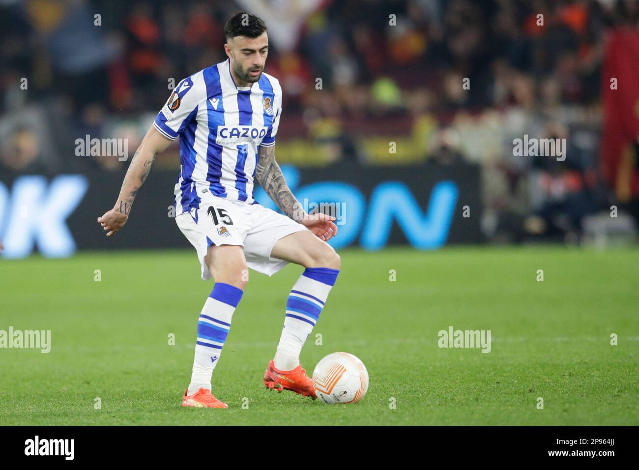 Diego Rico, le défenseur espagnol de la Real Sociedad, contrôle le ballon lors de la manche 16 du match de l'UEFA Europa League entre AS Roma et Real Sociedad au stade Olimpico de Rome, sur 09 mars 2023. Banque D'Images