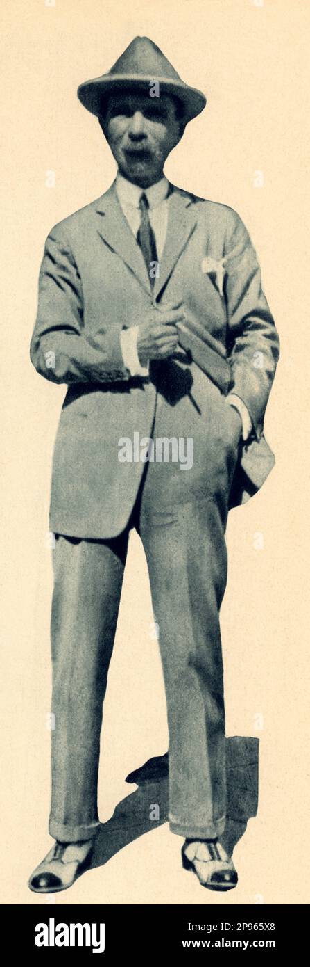 L'écrivain italien, dramaturge et scénariste MARCO PRAGA ( 1862 - 1929 ), fils d'Emilio Praga , directeur de 1912 à 1915 de la compagnie de théâtre Teatro Manzoni à Milan . - TEATRO - THEATRE - SCRITTORE - WRITER - LETTERATO - LETTERATURA VERISTA - VERISMO - DRAMMATURGO - COMMEDIOGRAFO - portrait - ritratto - baffi - moustache - collier - colletto - cravatta - cravate - écrivain de jeu - écrivain --- Archivio GBB Banque D'Images