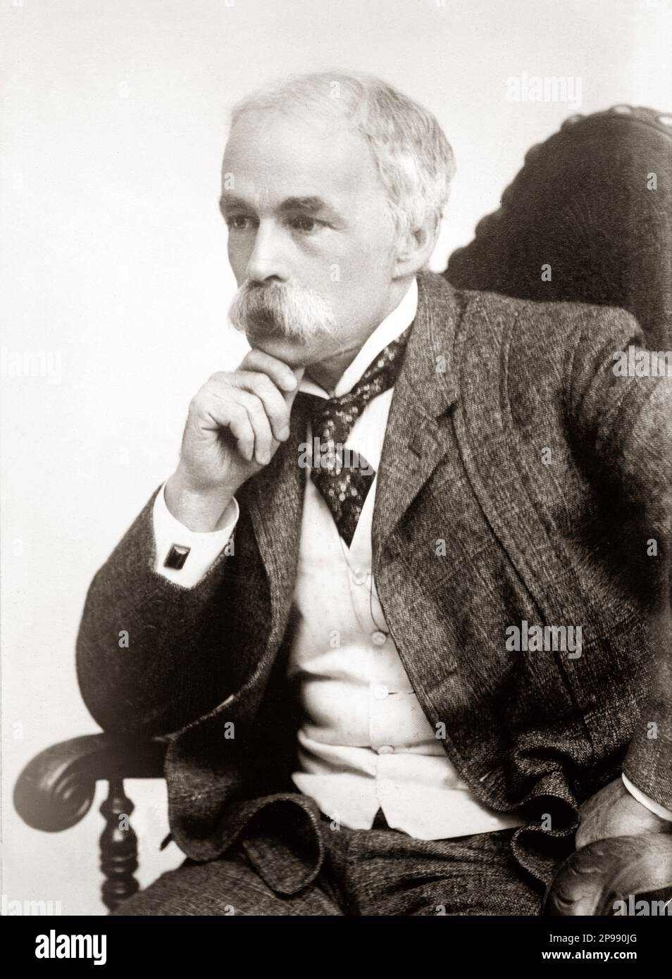 L'écrivain américain JULIAN HAWTHORNE ( 1846 -1934 ) a suivi les traces de son père, le célèbre romancier Nathaniel Hawthorne ( 1804 - 1864 ) et est devenu un auteur et journaliste américain prolifique. Il a écrit de nombreux poèmes, romans, nouvelles, fiction détective mystère, essais , livres de voyage , biographies et histoires . En tant que journaliste, il a rapporté la famille indienne pour le magazine Cosmopolitan, et la guerre hispano-américaine pour le New York Journal . En 1908, William J. Morton, vieil ami de Hawthorne à Harvard (fils de l’anesthésiste William T.G., pionnier de l’anesthésie) Morton) a invité Hawthorne à Banque D'Images