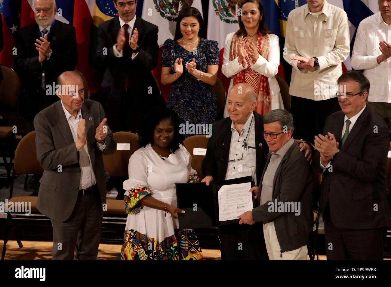 Mexico, Mexique. 10th mars 2023. Marcelo Ebrard, ministre des Affaires étrangères; Francia Marquez, vice-présidente de la Colombie; José Otty PatiÃ±o, négociateur en chef du gouvernement, et Pablo Beltran, chef de la délégation de l'Armée de libération nationale de Colombie, A la clôture du "deuxième cycle de négociations des pourparlers de paix entre le Gouvernement colombien et l'ELN", à l'Antiguo Colegio de San Ildefonso, à Mexico. Sur 10 mars 2023 à Mexico, Mexique (Credit image: © Luis Barron/eyepix via ZUMA Press Wire) USAGE ÉDITORIAL SEULEMENT! Non destiné À un usage commercial ! Banque D'Images