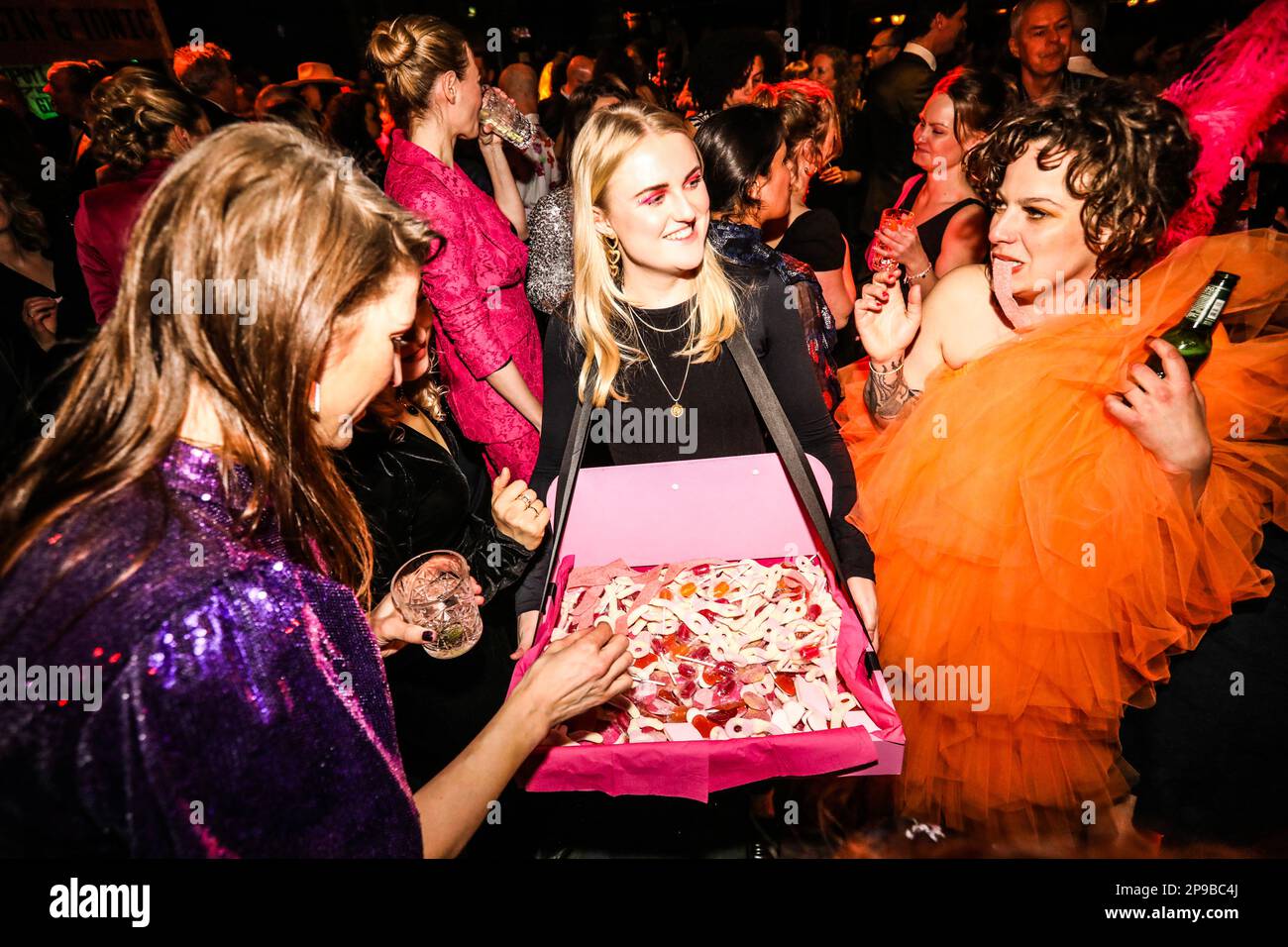 AMSTERDAM - RenŽe Kapitein pendant le Boekenbal 71st. La fête littéraire de l'organisation de parapluie de livre CPNB est de retour au Théâtre International d'Amsterdam, le théâtre sur Leidseplein. ANP EVA PLEVIER pays-bas sortie - belgique sortie Banque D'Images