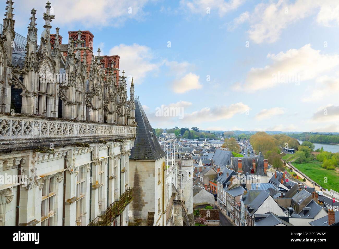 Vue latérale du Château d'Amboise et de la ville environnante, France Banque D'Images
