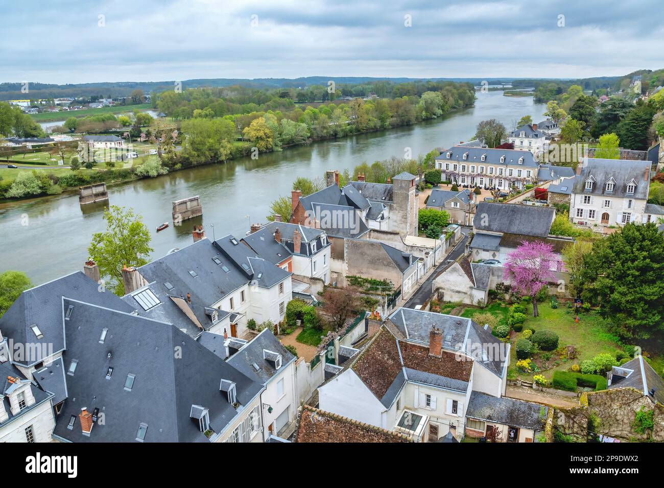 Vue sur la vieille ville d'Amboise depuis le château royal, Centre-Val de Loire, France Banque D'Images