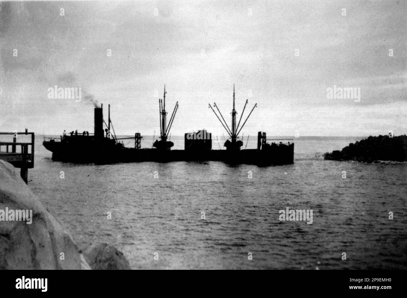 Steamship Kaponga, qui a été bloqué sur le bar tout en quittant Greymouth, Westland, Nouvelle-Zélande, le 27,5.1932, et est finalement devenu une épave totale sur la tête de tiphead nord. Le navire à vapeur à vis en acier pesait 2346 tonnes brutes et avait un registre net de 1167 tonnes. Banque D'Images