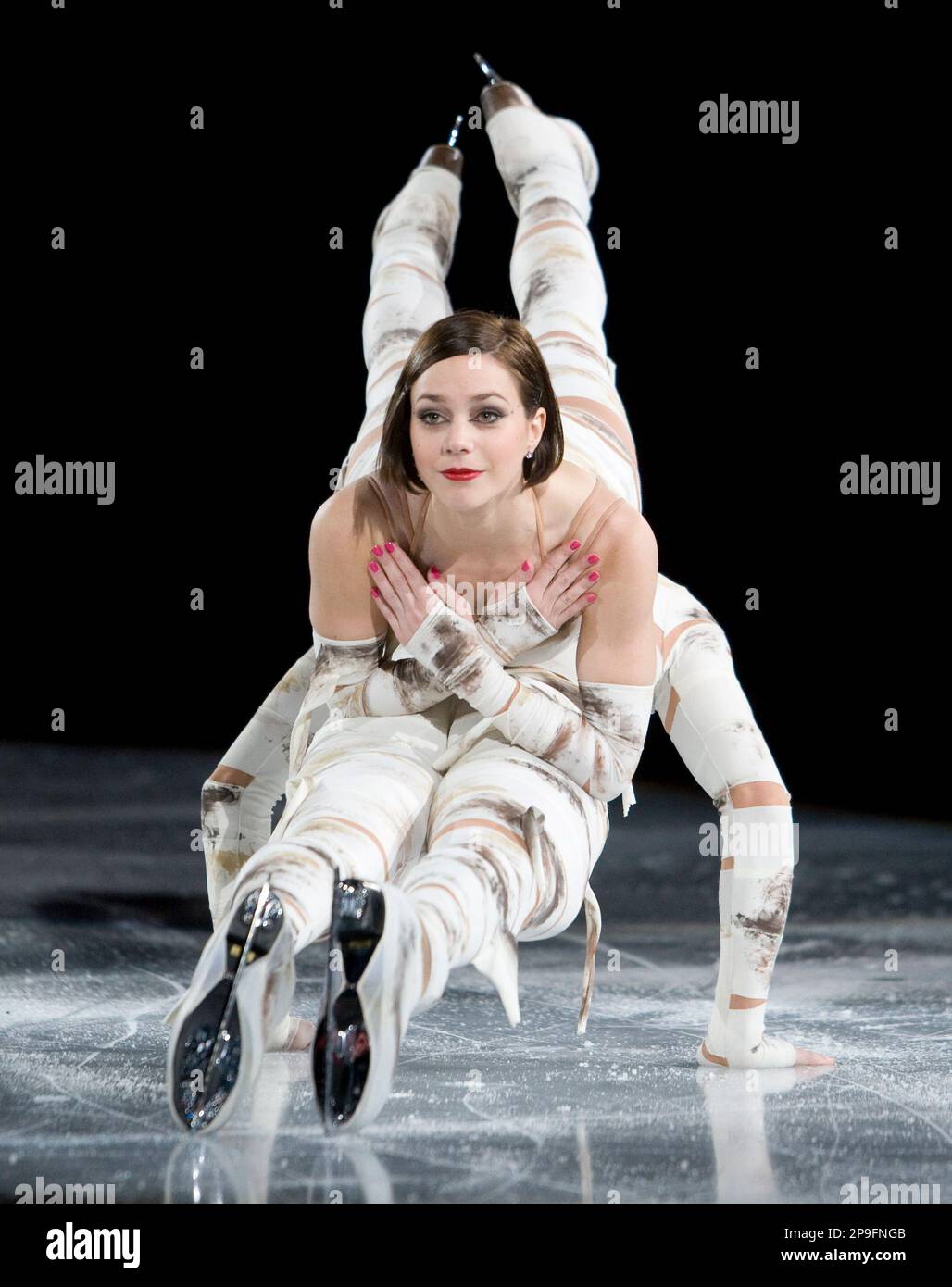 Nathalie Pechalat and Fabian Bourzat, from France, skate in the exhibition gala following competition at the 2008 Skate Canada International in Ottawa on Sunday, Nov. 2, 2008. Pechalat and Bourzat placed third in the ice dance competitoin. (AP Photo/The Canadian Press, Adrian Wyld) Banque D'Images