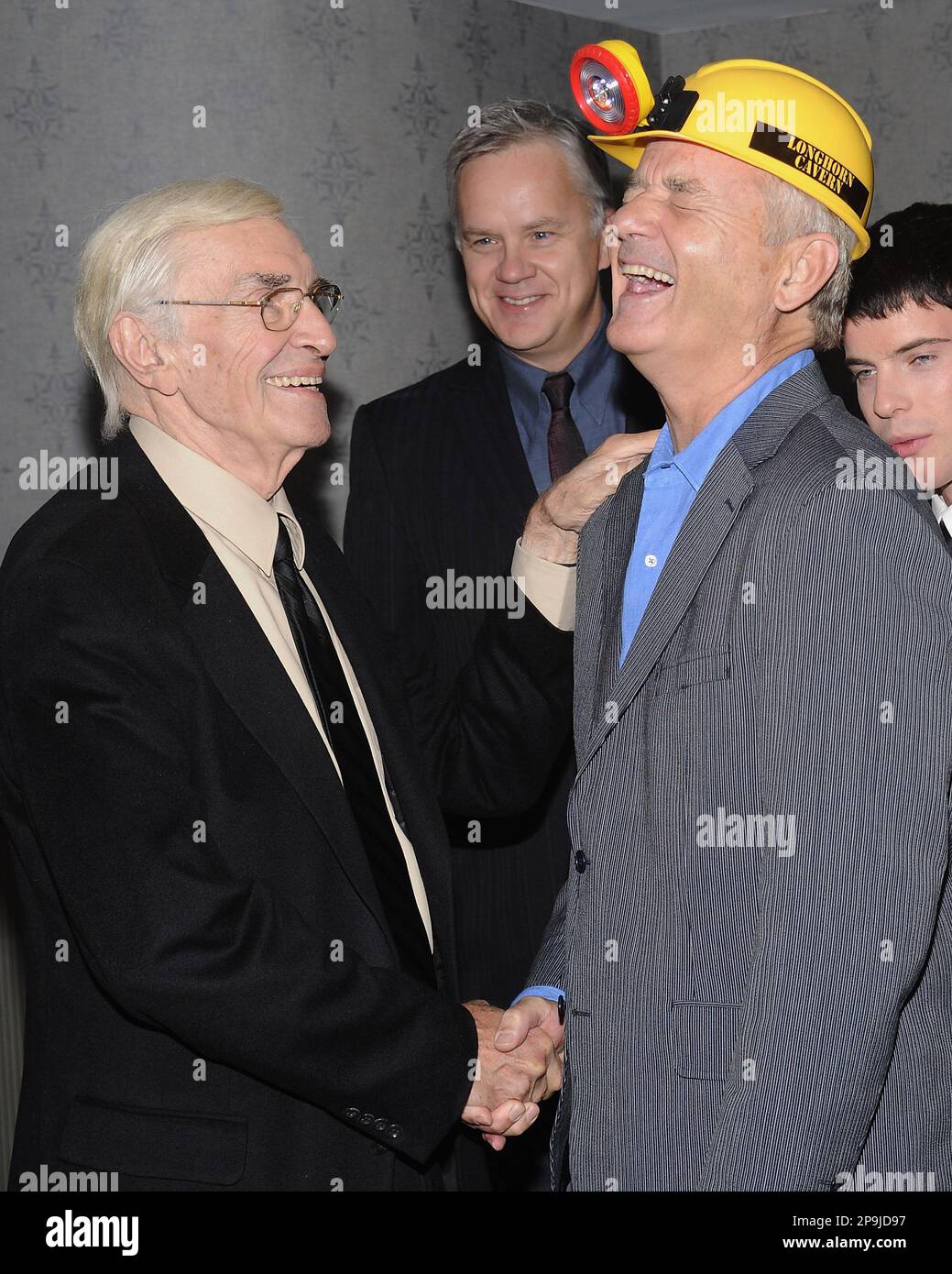 Actor Martin Landau, left, shares a laugh with actor Bill Murray, right, as actor Tim Robbins looks on at a special screening of 'City of Ember' on Tuesday, Oct. 7, 2008 in New York. (AP Photo/Evan Agostini) Banque D'Images