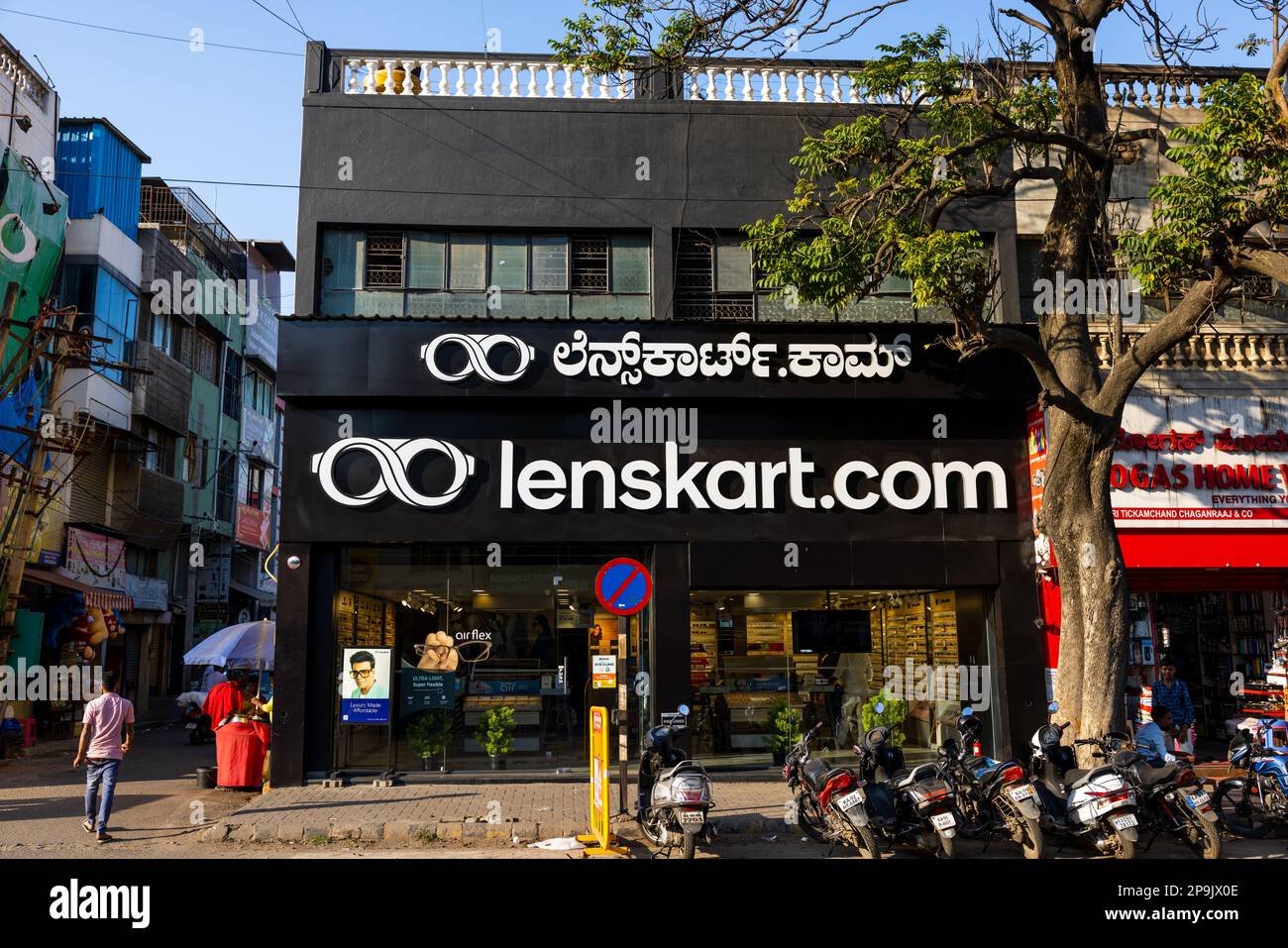 Boutique de la salle d'exposition LENSKART Eye. Une chaîne indienne multinationale de vente au détail de lunettes de prescription optique. MYSORE, KARNATAKA, INDE - FÉVRIER 2023 Banque D'Images