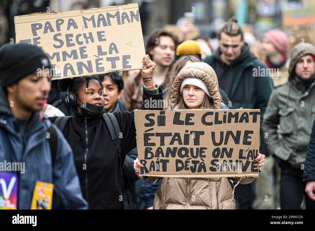 Paris, France. 10th mars 2023. De jeunes manifestants et des activistes