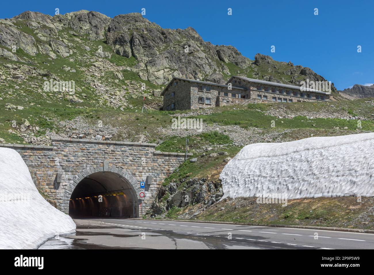 Tunnel routier au sommet du col de Susten, Gadmen, canton de Berne, Suisse Banque D'Images