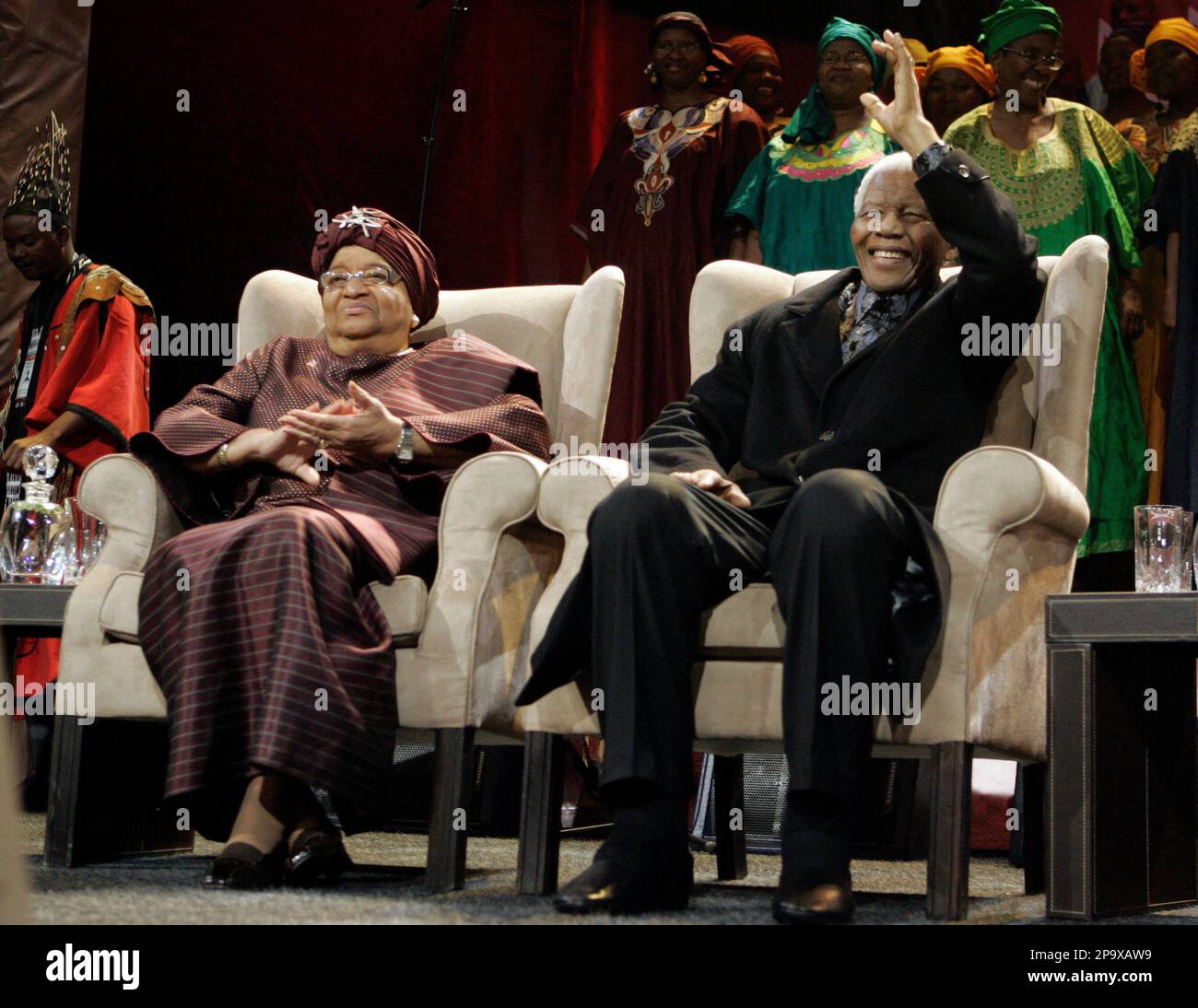 Former South African President Nelson Mandela, right, is seen with Liberian President Ellen Johnson Sirleaf, left, during the 6th Annual Mandela Lecture in Soweto, South Africa, Saturday, July 12, 2008. Sirleaf, is a guest speaker for the annual Mandela Lecture as part of Mandela’s 90th birthday celebrations. (AP Photo/Themba Hadebe) Banque D'Images