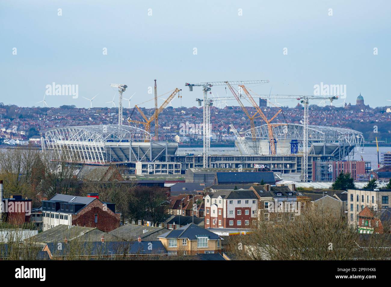 La nouvelle construction du stade Bramley Moore des clubs de football d'Everton domine la ville de Liverpool. Date de la photo: Samedi 11 mars 2023. Banque D'Images