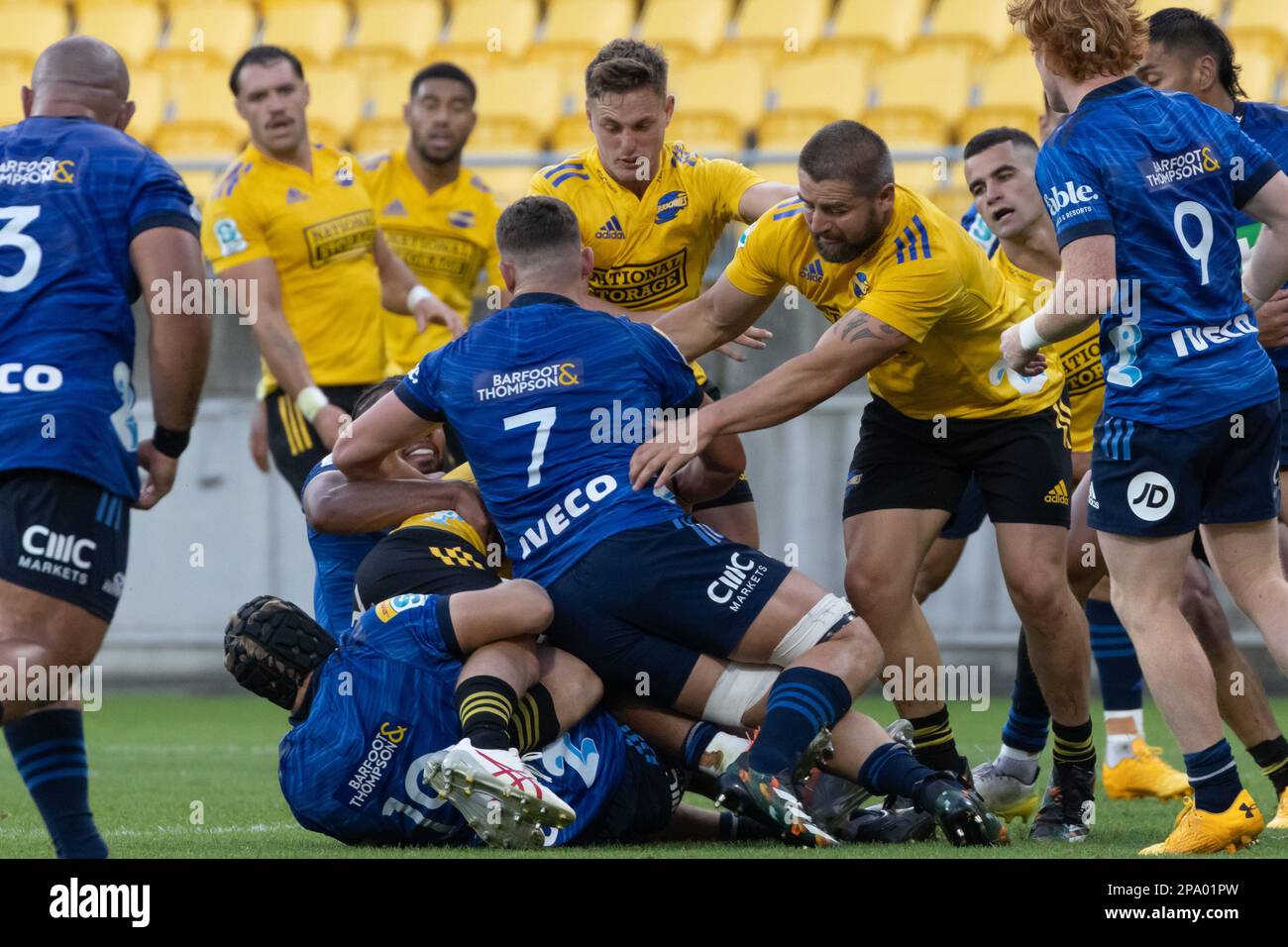 Wellington, Nouvelle-Zélande. 11th mars 2023. Dalton Papaili (7 Auckland Blues) a l'air de bondir. Wellington Hurricanes vs Auckland Blues au Sky Sport Stadium de Wellington, Nouvelle-Zélande. Super Rugby. Blues gagne 25-19. (Joe SERCI - SPP) crédit: SPP Sport presse photo. /Alamy Live News Banque D'Images