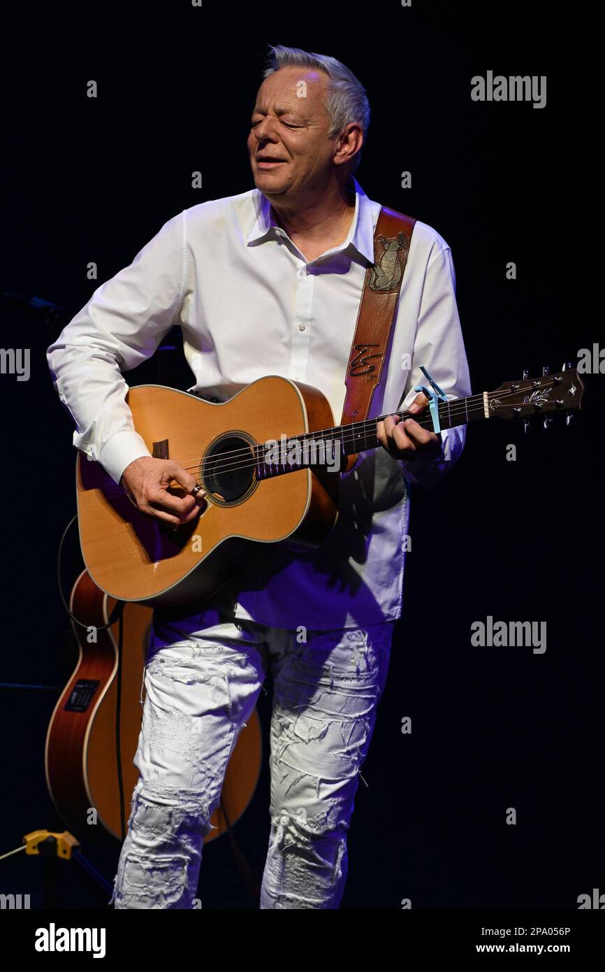 Fort Lauderdale, Floride, États-Unis. 10th mars 2023. Tommy Emmanuel se produit au Broward Centre for the Performing Arts on 10 mars 2023, à fort Lauderdale, en Floride. Crédit : Mpi04/Media Punch/Alamy Live News Banque D'Images