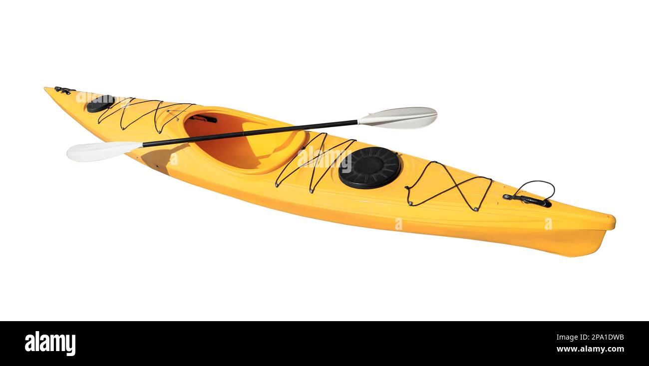 Kayak jaune avec pagaie isolée sur blanc. Activités de plein air Banque D'Images