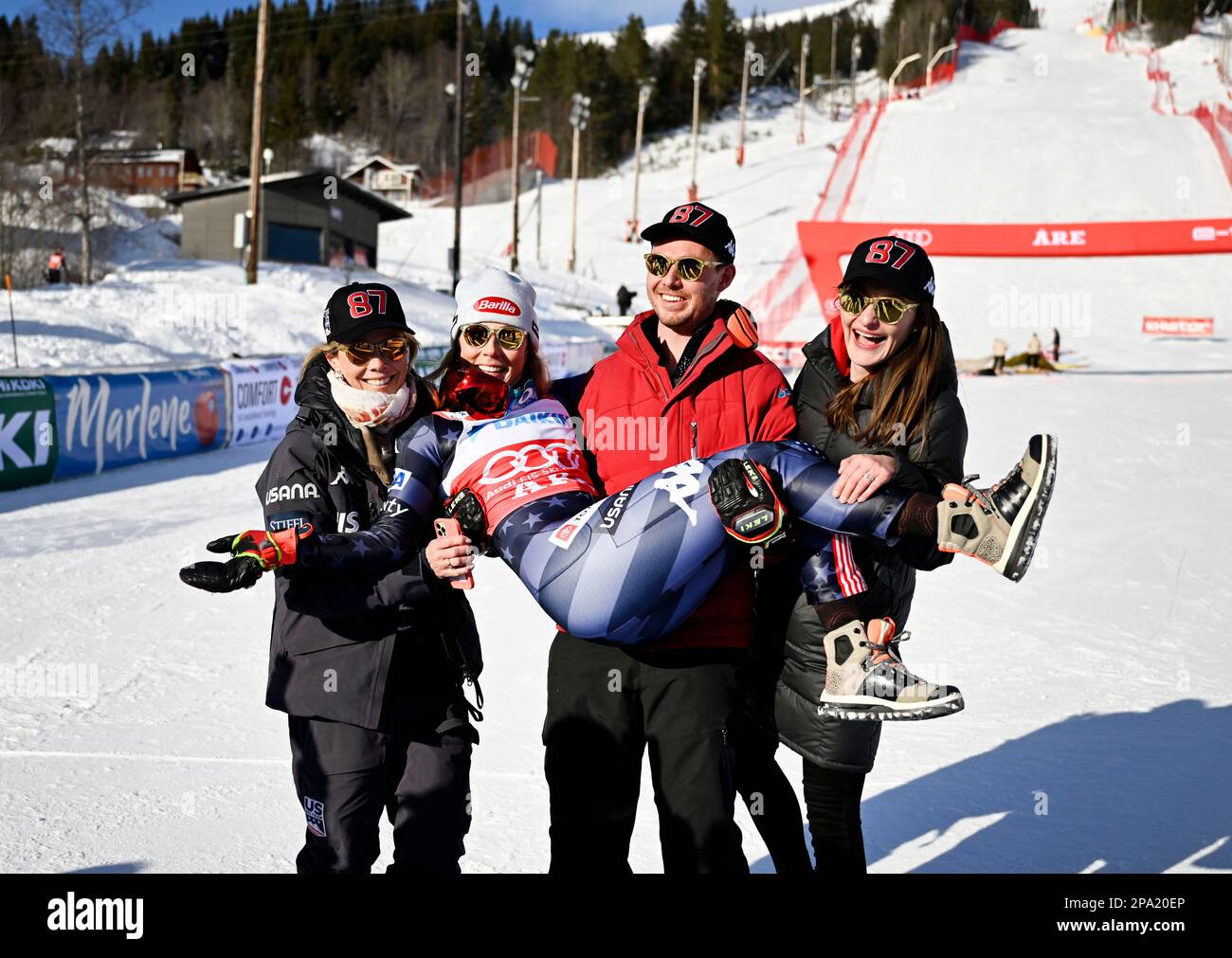 Mikaela Shiffrin, États-Unis, célèbre sa victoire de la coupe du monde